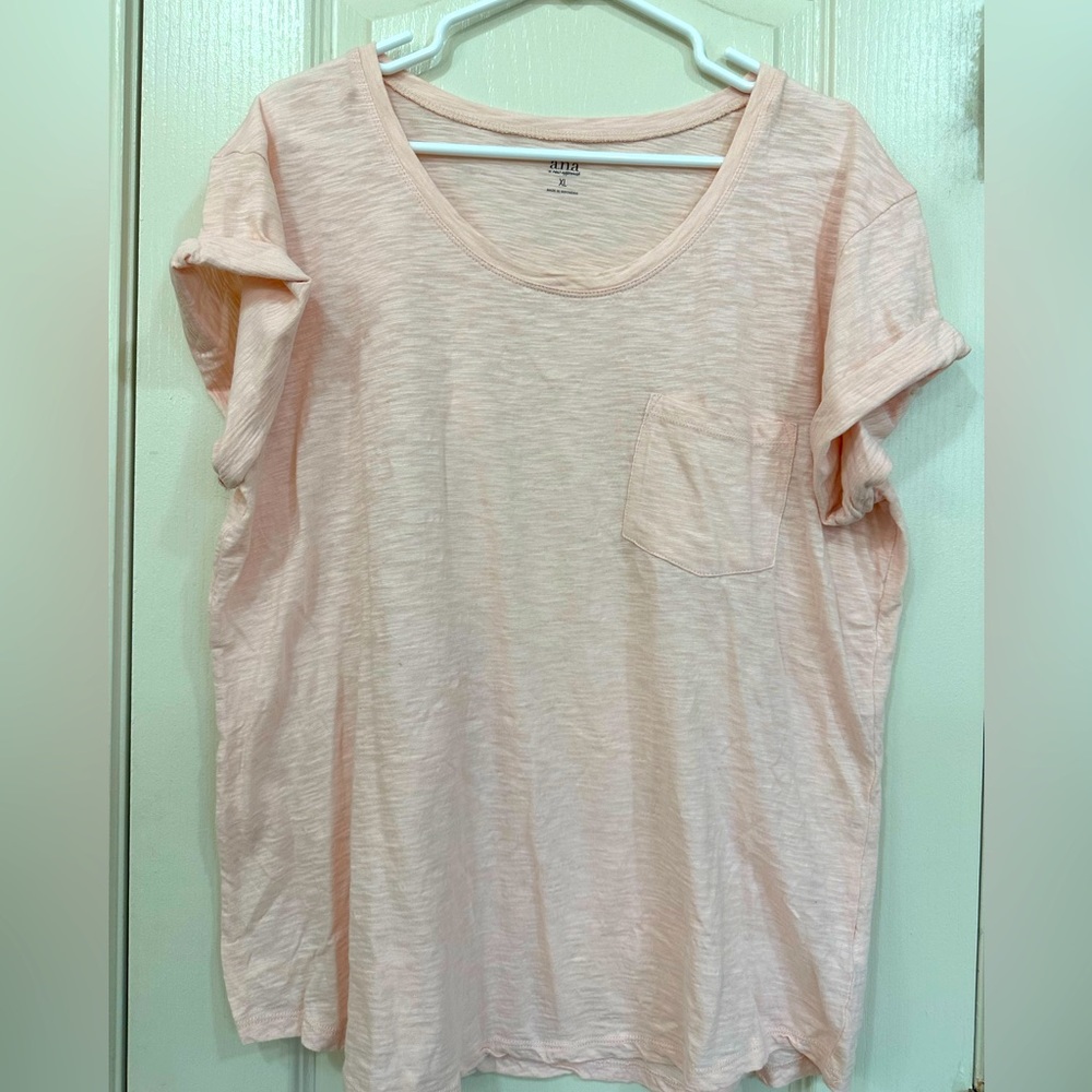 a.n.a Women’s Pink Top, Size XL. Scoop neck . Very lightweight.
